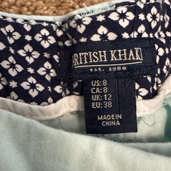 British khaki women's shorts size 8 - Picture 2 of 3